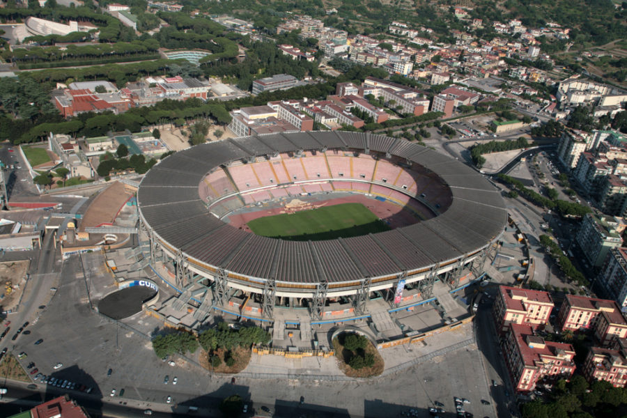 Stadio Diego Armando Maradona danner rammen om mødet mellem Napoli og FC Barcelona i returopgøret i Europa League (foto: shutterstock.com)