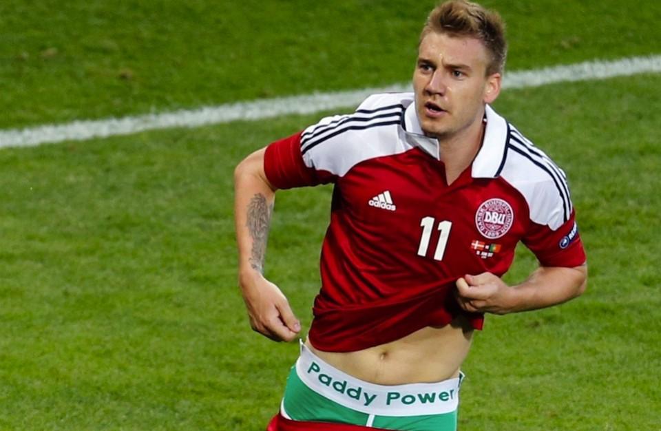 Sag undersøges: Bendtner spillede på eget hattrick