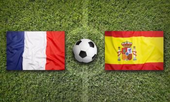 Frankrig mod Spanien flag på fodboldbane (shutterstock)