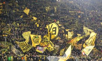 Dortmund fans på Der Gelbe Wand (foto: shutterstock.com)