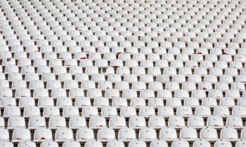 Tomme sæder på tribunen