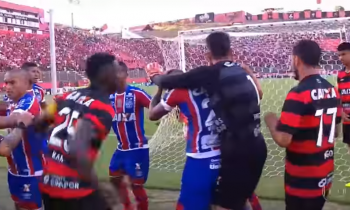 Vanvittige scener i Brasilien: Ni spillere ser rødt i "fredeligt" derby